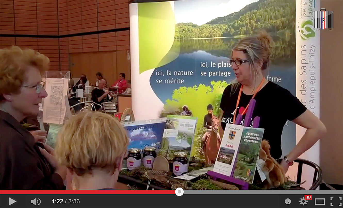 Lyonnais au Salon du Randonneur de Lyon.