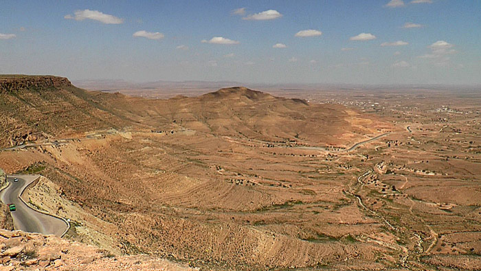 Le panorama Aïn El Anba. 1er arrêt du Circuit géologique autour de Béni Khédache.