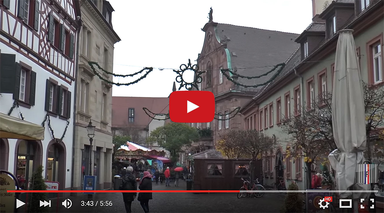 La Valkyrie erre près du marché de Noël à Ettlingen.