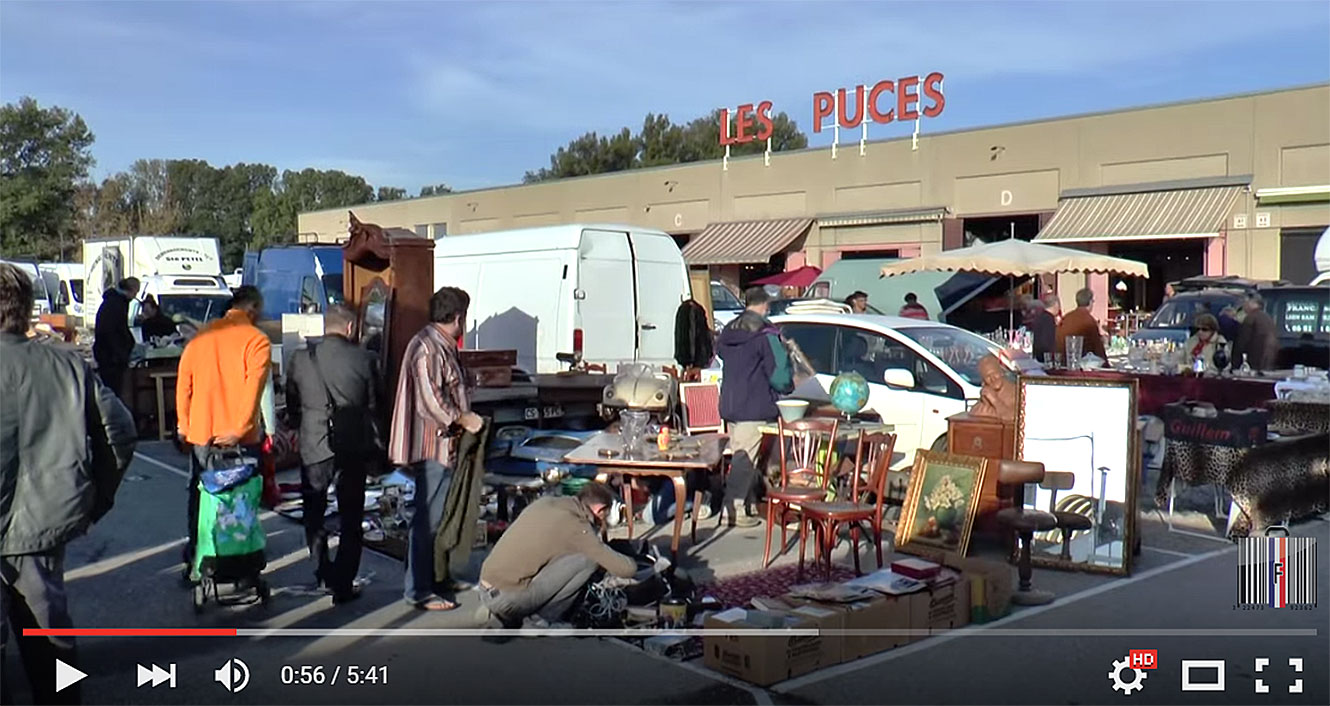 Recyclage à tout va aux Puces du Canal à Villeurbanne (69). 