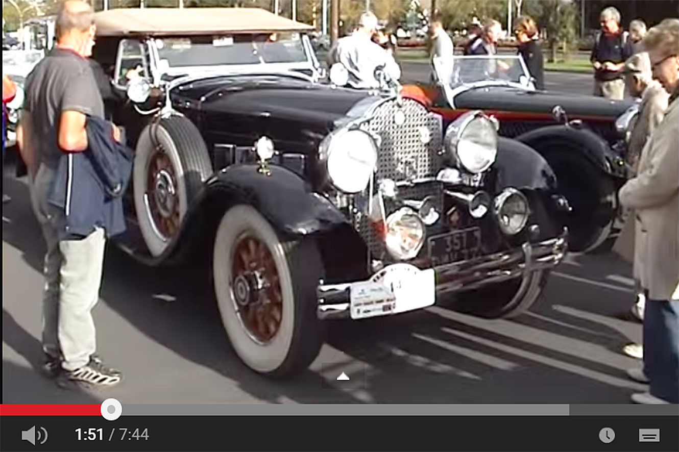 Rallye Paris Deauville de voitures anciennes.