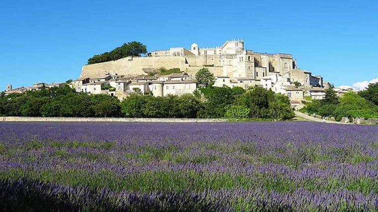 Un palais Renaissance et classique en provence.