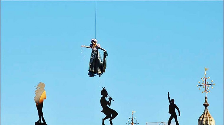 il a lieu le premier dimanche du carnaval à partir de 11h00, place Saint Marc.