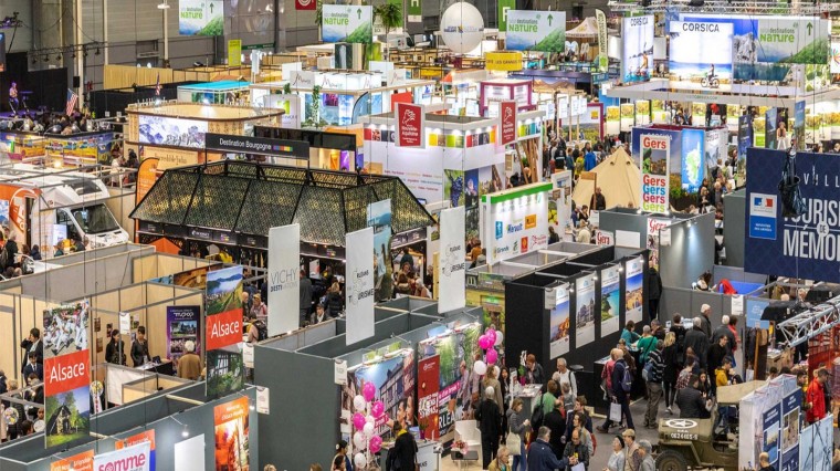 Il investit le Pavillon 4 de la Porte de Versailles.