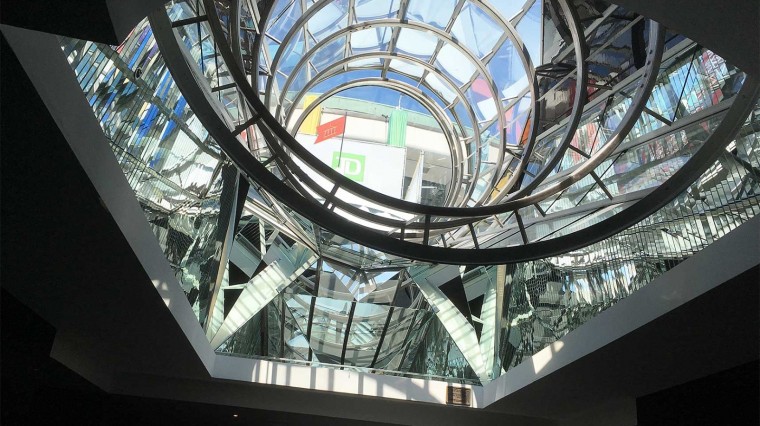 Dans le plus grand réseau de galeries intérieures au monde.