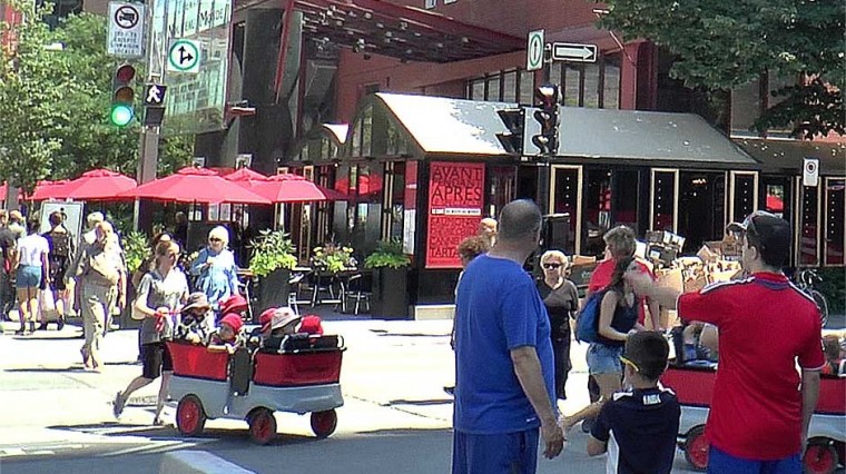 Scène de rue à Montréal.