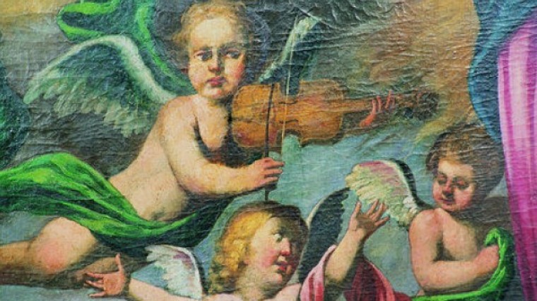 La pierre et la lauze ne promettent rien de féérique, mais que d'or et de couleur derrière la porte !