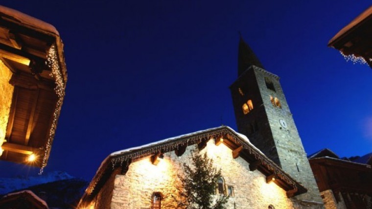 Le patron des skieurs, protecteur des cols alpins, est célébré dans cette solide église de montagne.