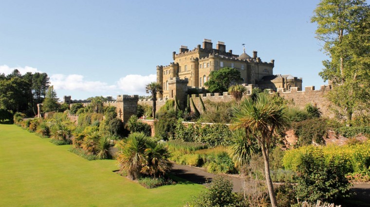 Perché sur les falaises d'Ayrshire, le château de Culzean nous contemple depuis plus de 70 ans.