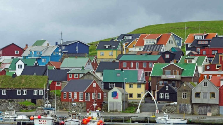 L'île de Nólsoy est à Tórshavn ce que Manhattan est à New York.