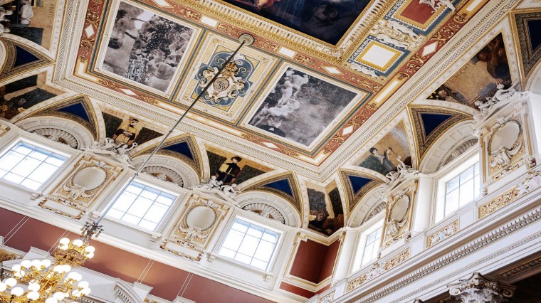 Décoration de copies de peintures murales de Gustav Klimt. Photo: WienTourismus/Paul Bauer