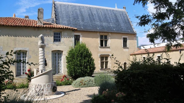 Ernest Cognacq fondateur de La Samaritaine avec Marie-Louise Jay originaire de Samoëns en Hte Savoie.