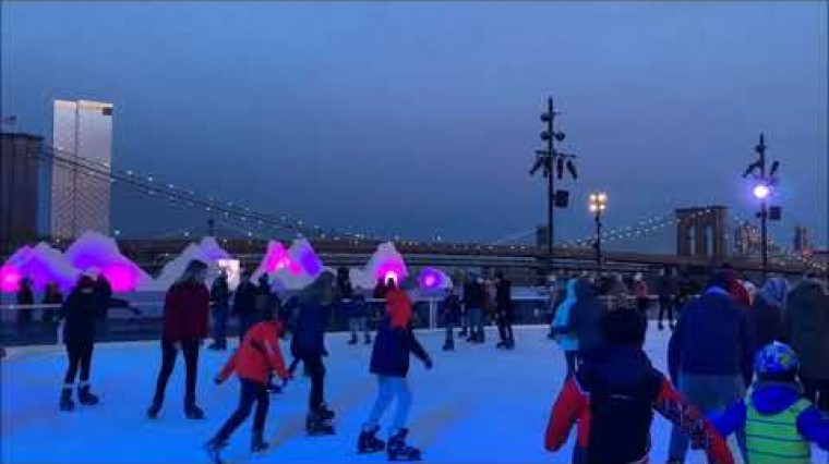 Découvrez la patinoire sur le toit du Pier 17 à New York. Plus d'informations dans l'article de Didier Forray.