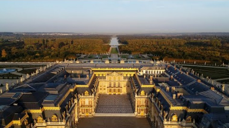 Du lever du jour à la tombée de la nuit, le soleil règne à Versailles. Sa lumière donne vie à tout ce qu’elle touche.