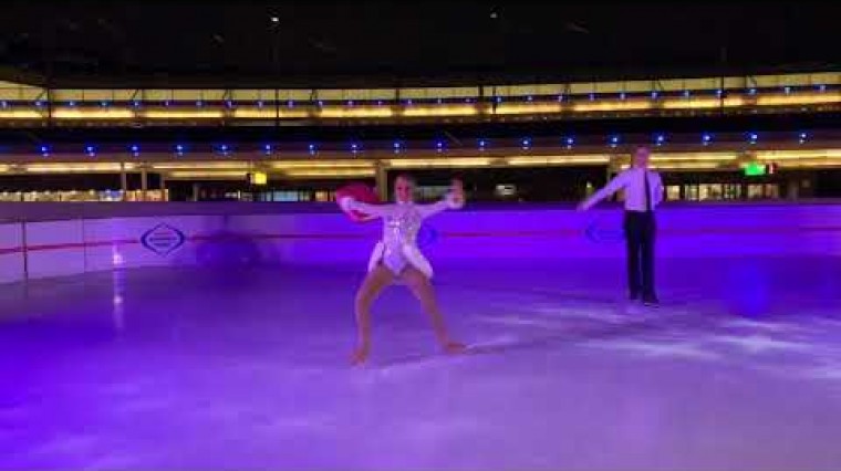 Spectacle de patinage artistique avec Valerie Levine, David Tankersly et Kate Gauthier à la patinoire du TWA Hotel!